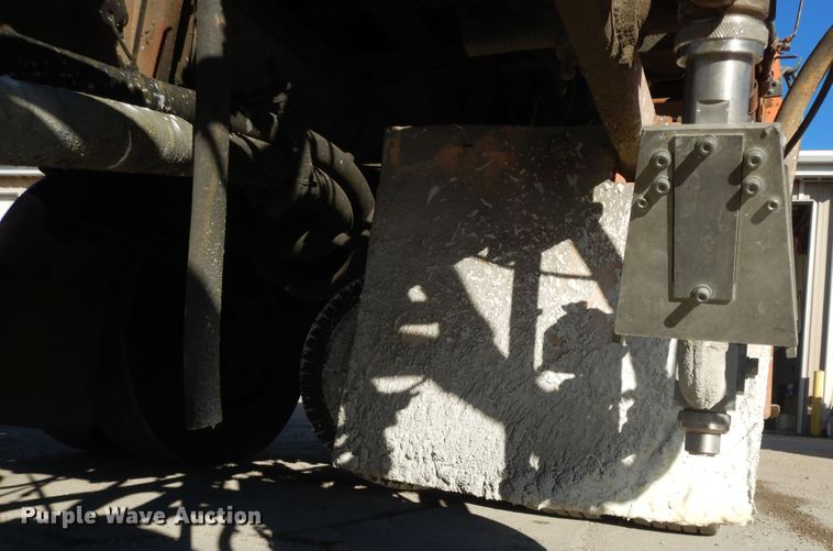 image for item DF6727 1992 Ford Cargo 7000  paint striper truck