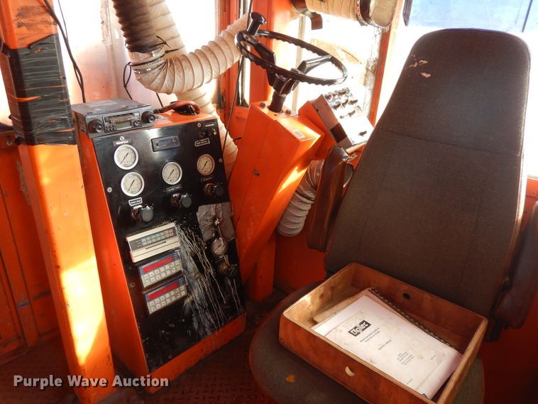 image for item DF6727 1992 Ford Cargo 7000  paint striper truck