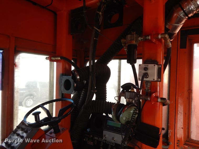 image for item DF6727 1992 Ford Cargo 7000  paint striper truck