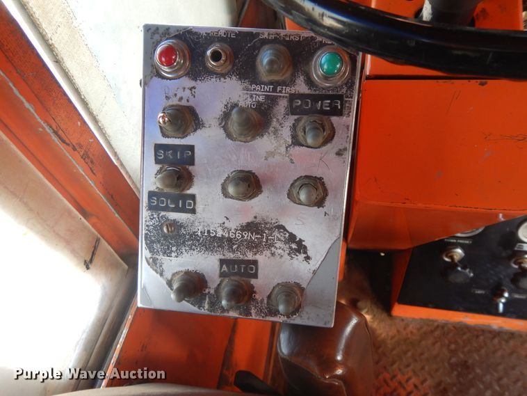 image for item DF6727 1992 Ford Cargo 7000  paint striper truck