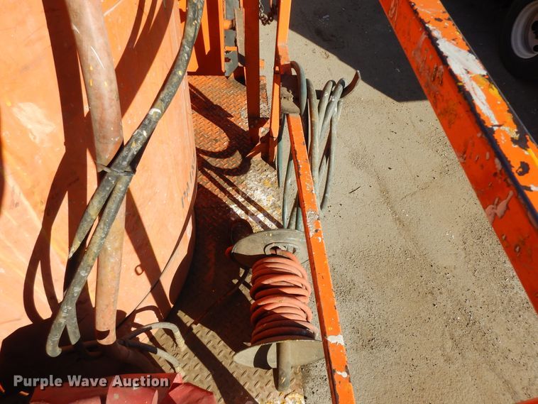 image for item DF6727 1992 Ford Cargo 7000  paint striper truck