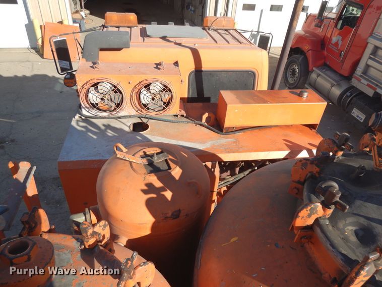 image for item DF6727 1992 Ford Cargo 7000  paint striper truck