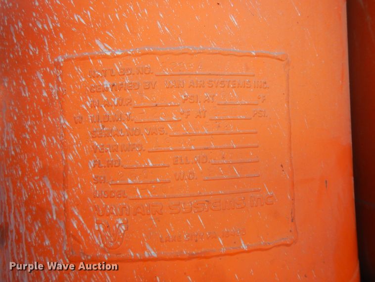 image for item DF6727 1992 Ford Cargo 7000  paint striper truck