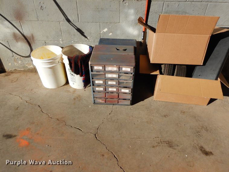 image for item DF6727 1992 Ford Cargo 7000  paint striper truck