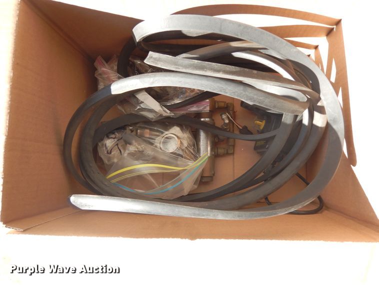 image for item DF6727 1992 Ford Cargo 7000  paint striper truck