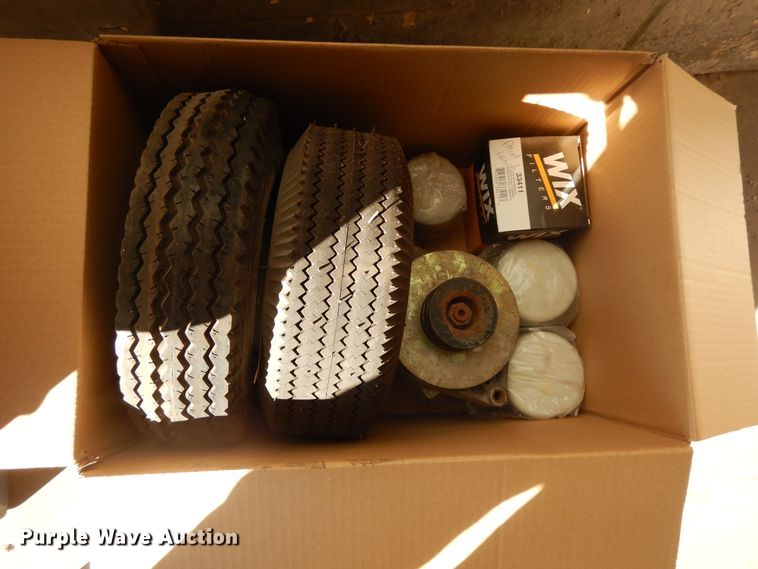 image for item DF6727 1992 Ford Cargo 7000  paint striper truck