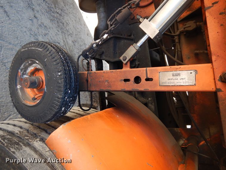 image for item DF6727 1992 Ford Cargo 7000  paint striper truck