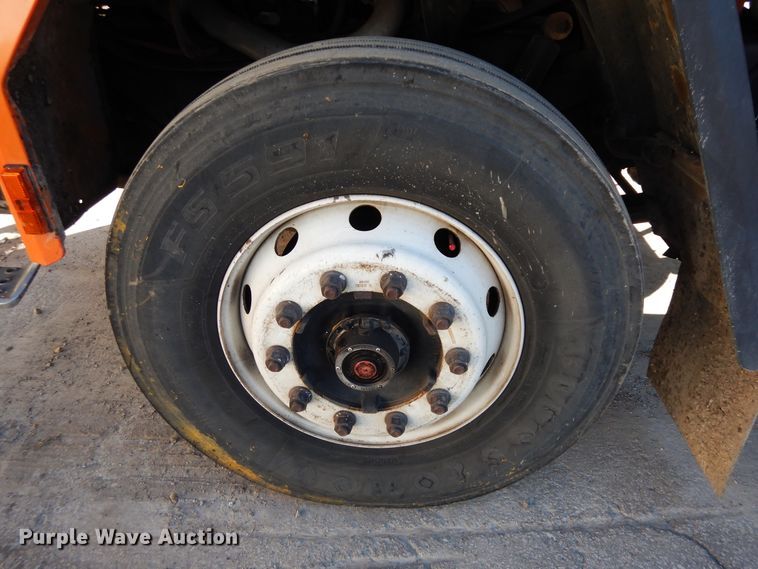 image for item DF6727 1992 Ford Cargo 7000  paint striper truck