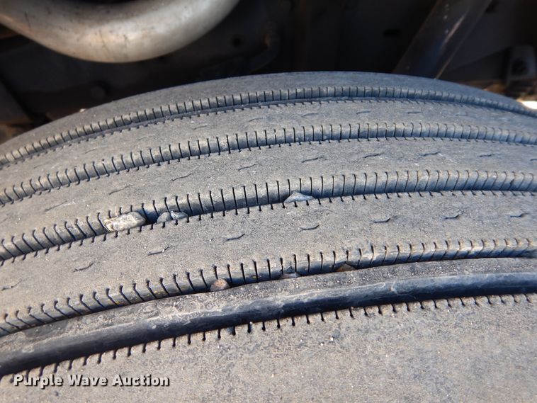 image for item DF6727 1992 Ford Cargo 7000  paint striper truck