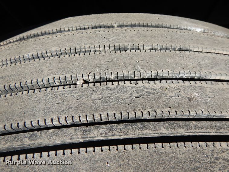 image for item DF6727 1992 Ford Cargo 7000  paint striper truck