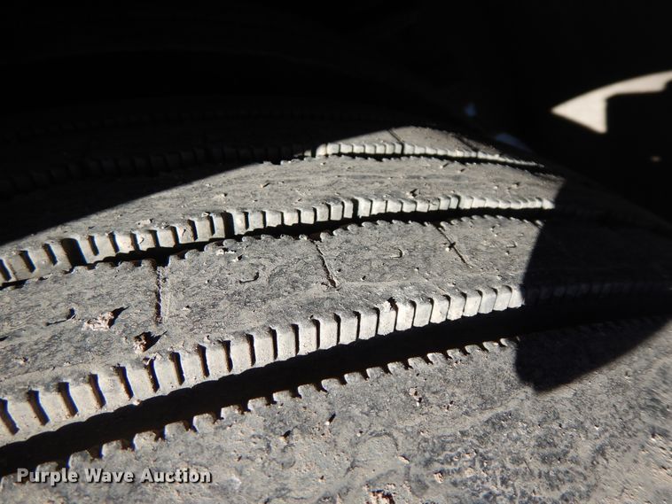 image for item DF6727 1992 Ford Cargo 7000  paint striper truck