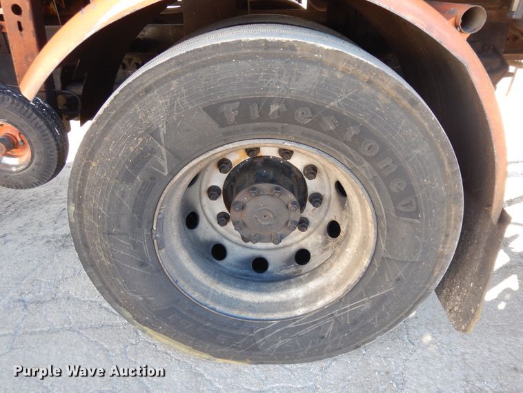 image for item DF6727 1992 Ford Cargo 7000  paint striper truck