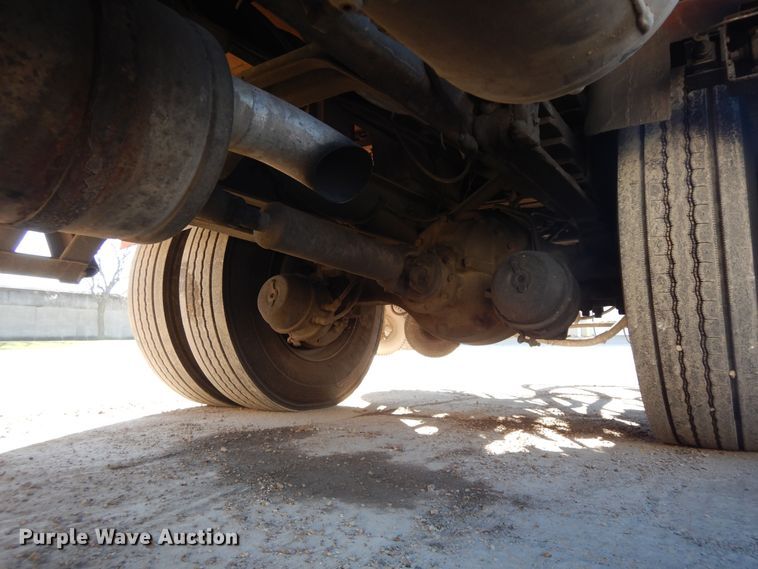 image for item DF6727 1992 Ford Cargo 7000  paint striper truck