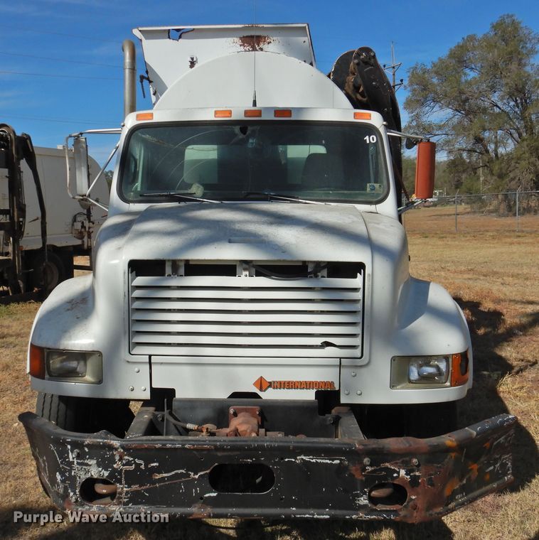 image for item DG1483 1990 International 4900  refuse truck