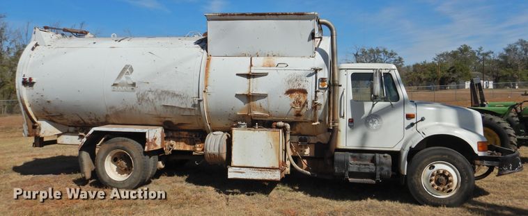 image for item DG1483 1990 International 4900  refuse truck