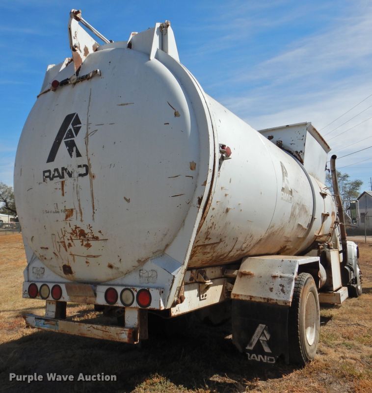 image for item DG1483 1990 International 4900  refuse truck