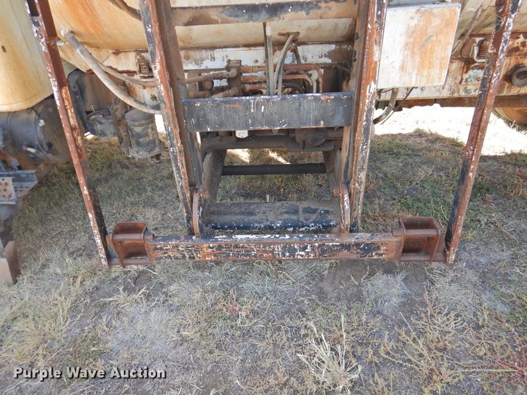 image for item DG1483 1990 International 4900  refuse truck