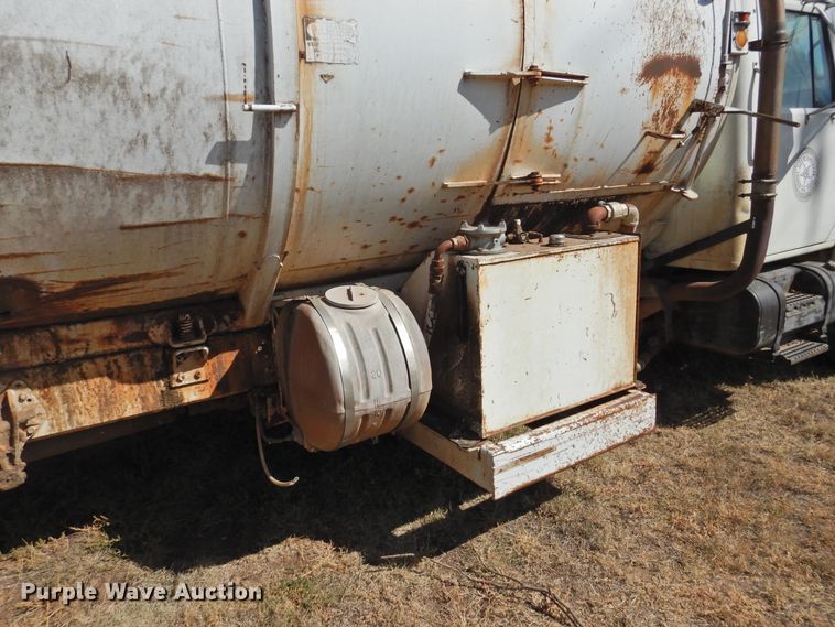 image for item DG1483 1990 International 4900  refuse truck