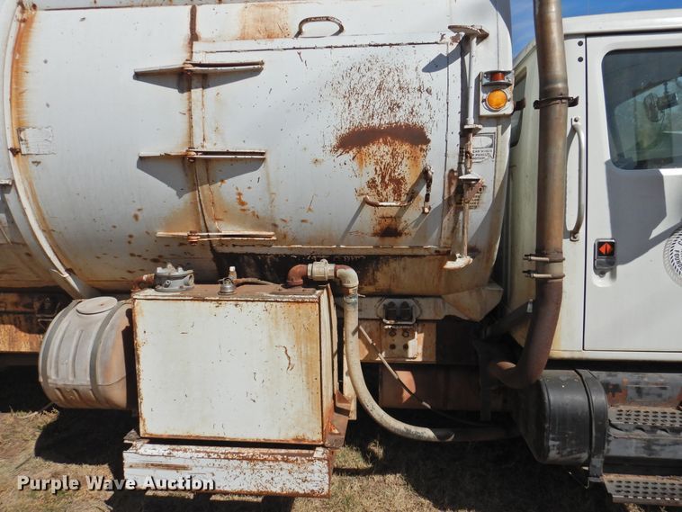 image for item DG1483 1990 International 4900  refuse truck