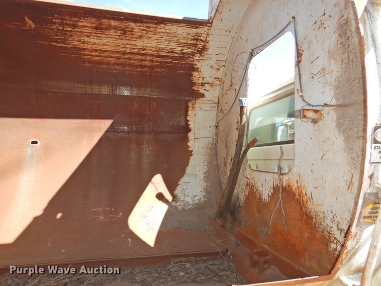 image for item DG1483 1990 International 4900  refuse truck