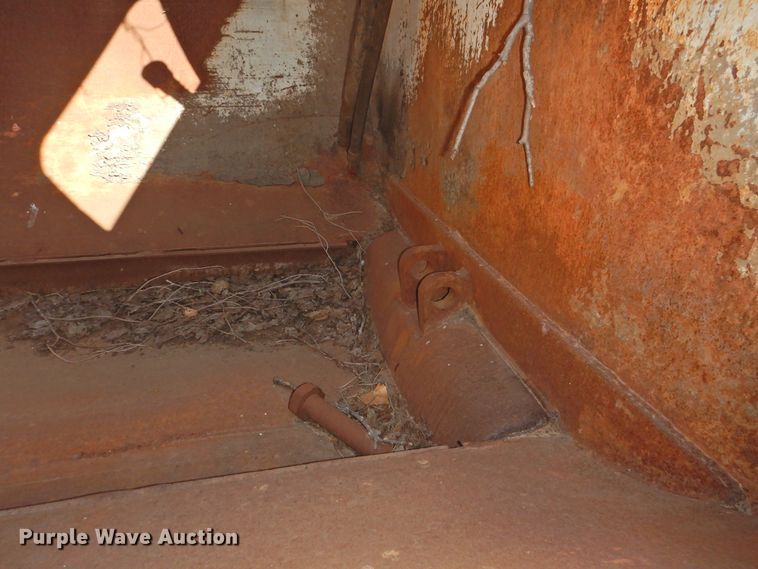 image for item DG1483 1990 International 4900  refuse truck