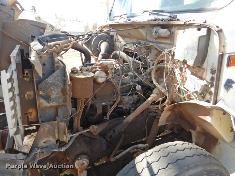 image for item DG1483 1990 International 4900  refuse truck