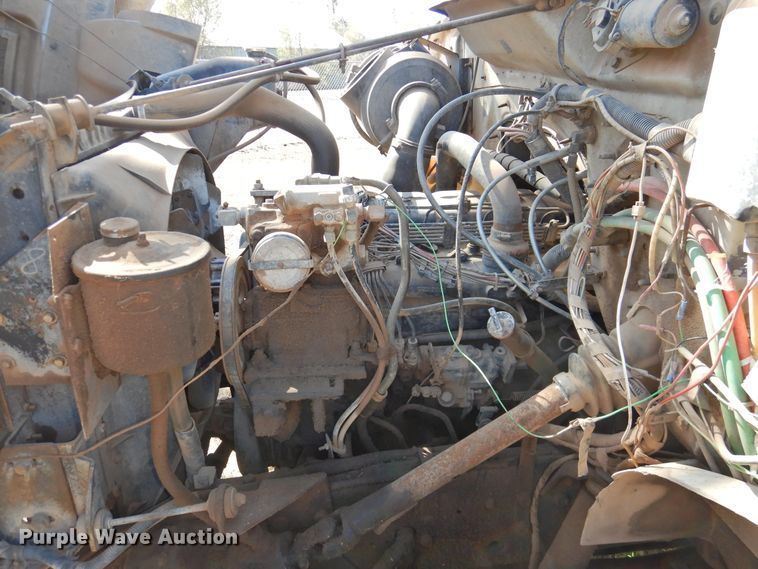 image for item DG1483 1990 International 4900  refuse truck