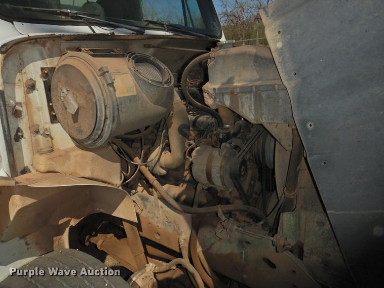 image for item DG1483 1990 International 4900  refuse truck