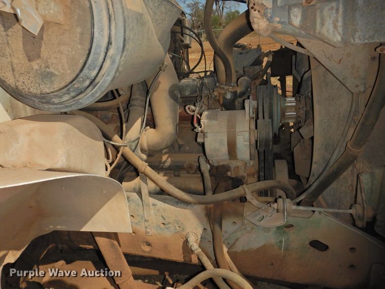 image for item DG1483 1990 International 4900  refuse truck