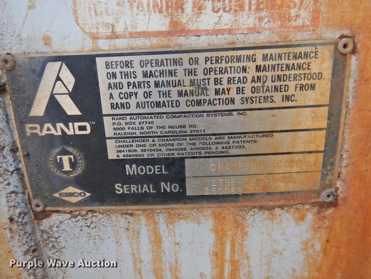 image for item DG1483 1990 International 4900  refuse truck