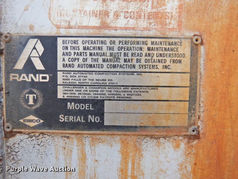 image for item DG1483 1990 International 4900  refuse truck