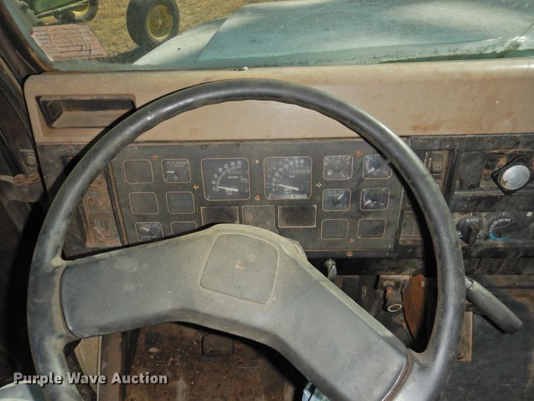 image for item DG1483 1990 International 4900  refuse truck