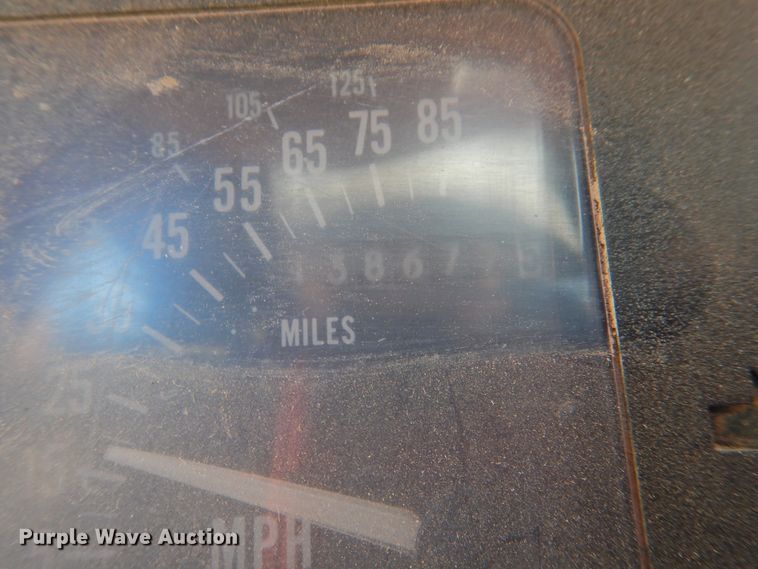 image for item DG1483 1990 International 4900  refuse truck