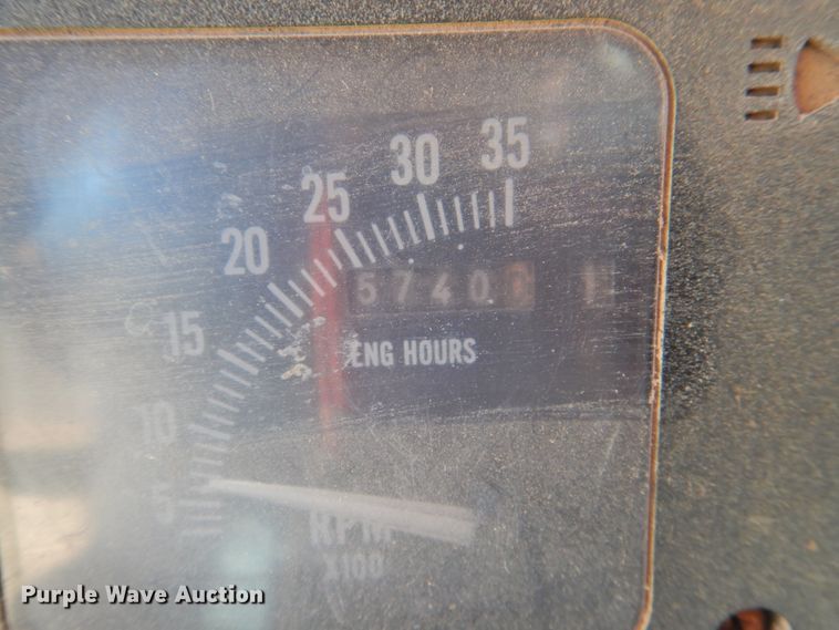 image for item DG1483 1990 International 4900  refuse truck