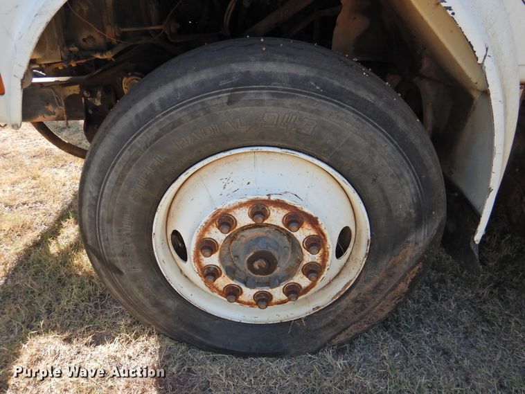 image for item DG1483 1990 International 4900  refuse truck