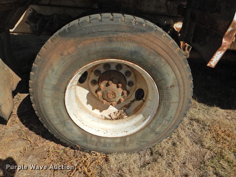 image for item DG1483 1990 International 4900  refuse truck