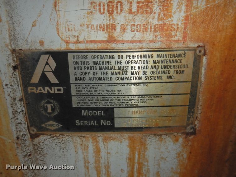 image for item DG1483 1990 International 4900  refuse truck