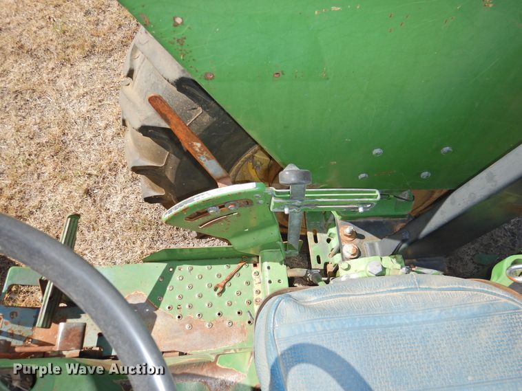 image for item DG1484 1988 John Deere 2355  tractor