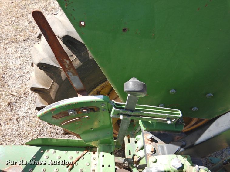 image for item DG1484 1988 John Deere 2355  tractor