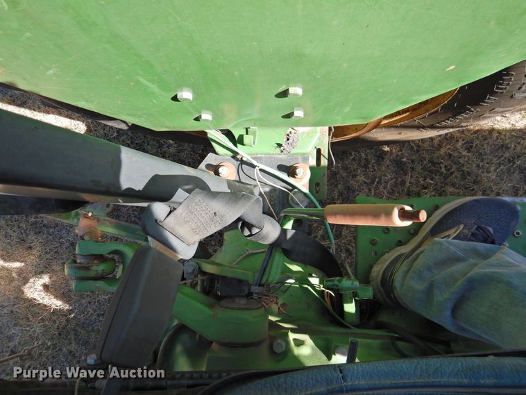 image for item DG1484 1988 John Deere 2355  tractor