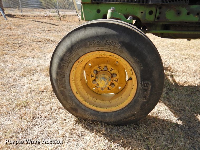 image for item DG1484 1988 John Deere 2355  tractor