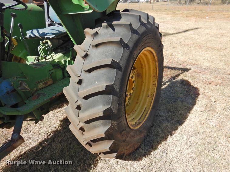 image for item DG1484 1988 John Deere 2355  tractor