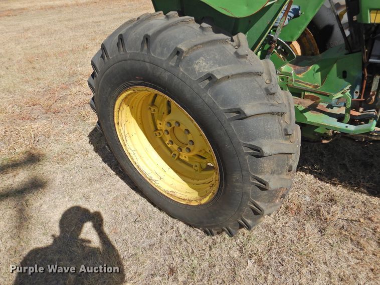 image for item DG1484 1988 John Deere 2355  tractor