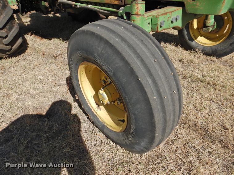 image for item DG1484 1988 John Deere 2355  tractor