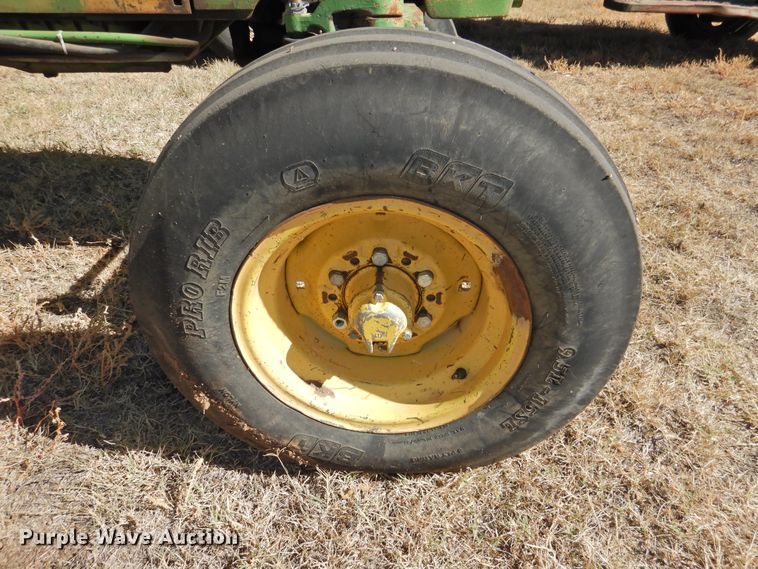 image for item DG1484 1988 John Deere 2355  tractor