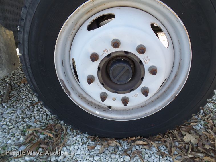 image for item DG2124 1999 Ford F450 Super Duty  command center truck