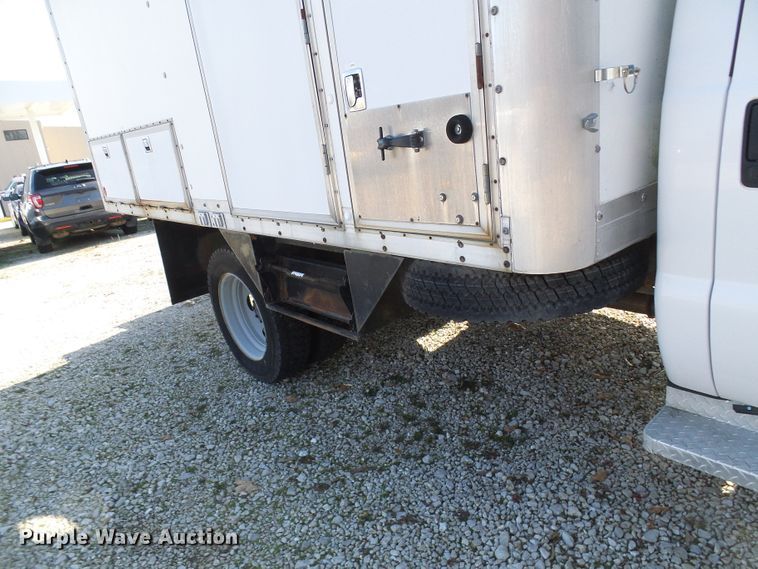 image for item DG2124 1999 Ford F450 Super Duty  command center truck