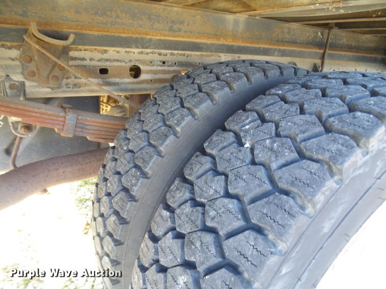 image for item DG2124 1999 Ford F450 Super Duty  command center truck