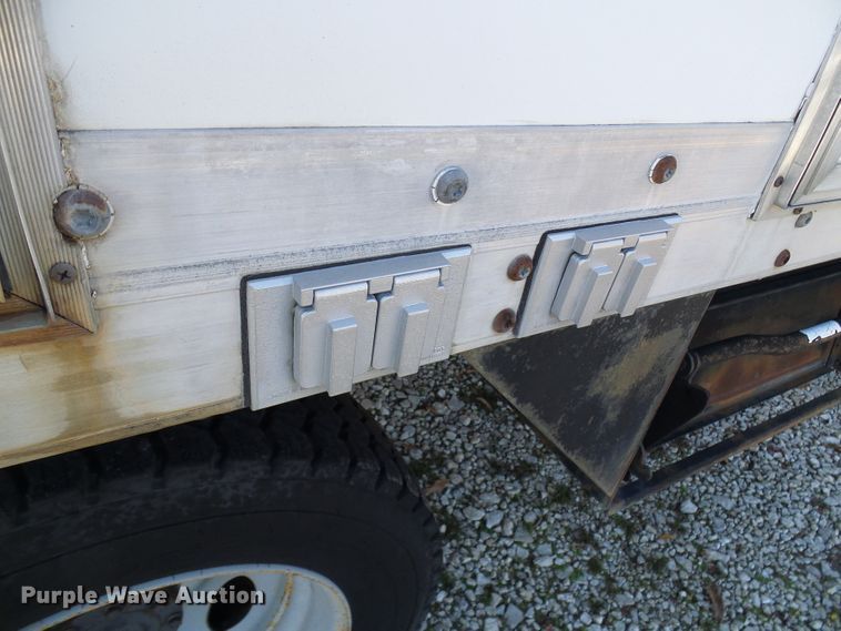 image for item DG2124 1999 Ford F450 Super Duty  command center truck