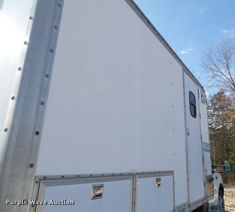 image for item DG2124 1999 Ford F450 Super Duty  command center truck